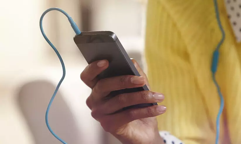 ഹെഡ്ഫോണിനെച്ചൊല്ലി തർക്കം; ബന്ധുവായ യുവാവിൻെറ ആക്രമണത്തിൽ 20കാരി കൊല്ലപ്പെട്ടു ഹെഡ്ഫോണിനെച്ചൊല്ലി തർക്കം; ബന്ധുവായ യുവാവിൻെറ ആക്രമണത്തിൽ 20കാരി കൊല്ലപ്പെട്ടു