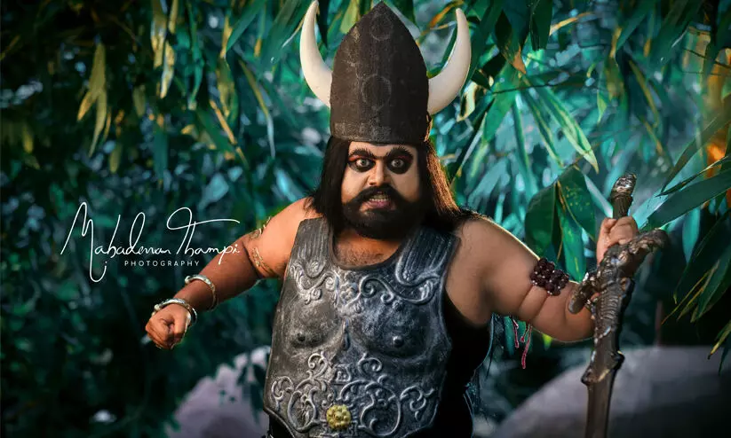 മോഡലാവാൻ എന്തിനാ മോനേ സിക്സ് പാക്ക്...; വീണ്ടും വേറിട്ട പരീക്ഷണവുമായി മഹാദേവൻ തമ്പി