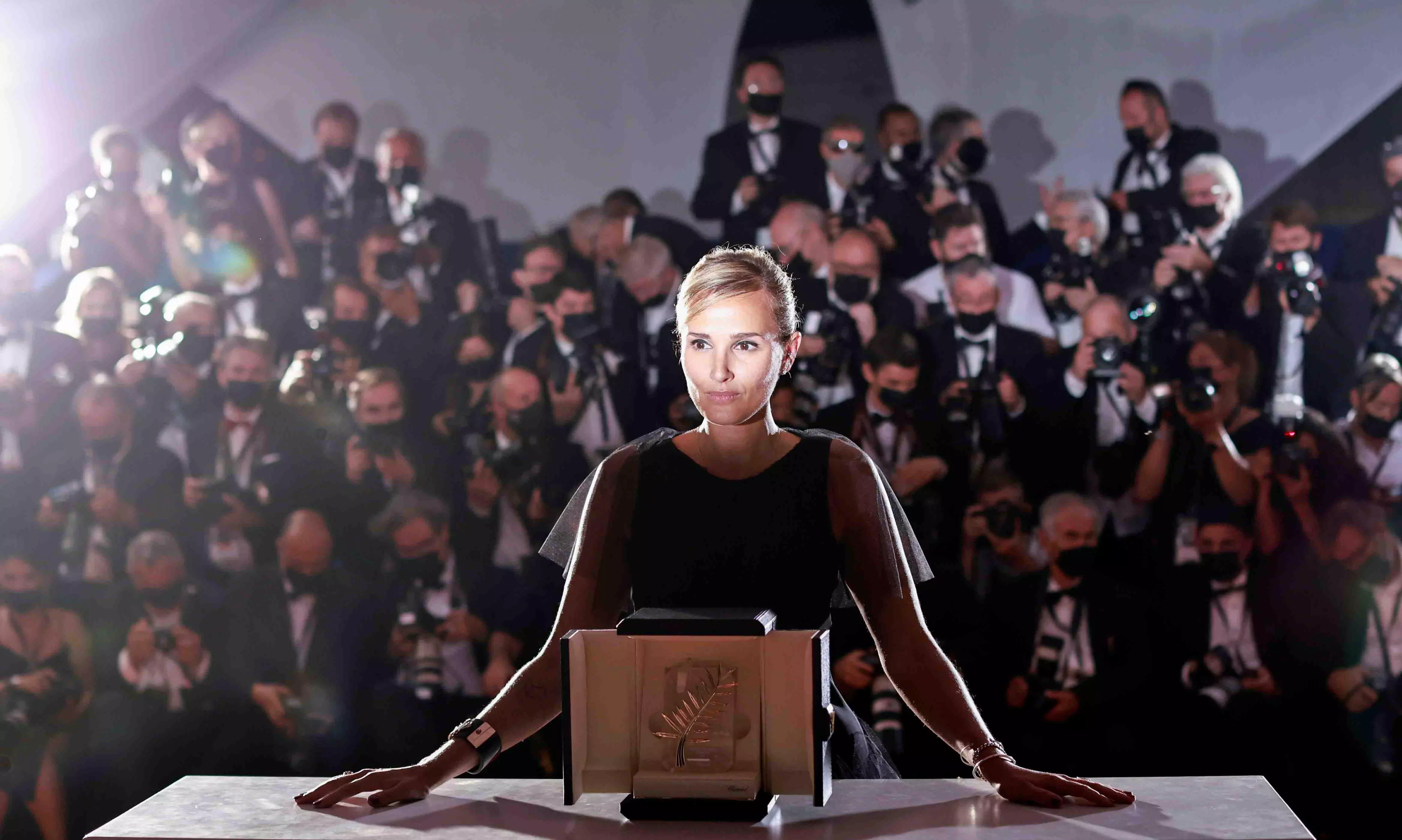 കാനിൽ വെന്നിക്കൊടി പാറിച്ച്​ ജൂലിയ ഡുകർനോ; പാം ഡി ഓര്‍ നേടുന്ന രണ്ടാമത്തെ വനിത