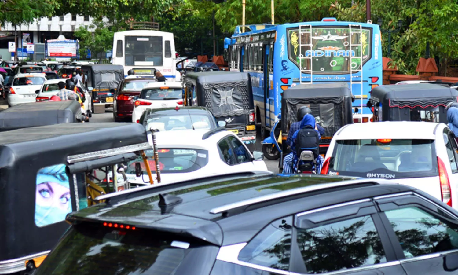 കടകളിൽ തിരക്ക് കുറയ്ക്കാൻ ടോക്കൺ കൊടുക്കണമെന്ന്​ പൊലീസ്