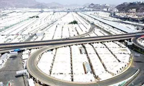 അ​​ണി​​ഞ്ഞൊ​​രു​​ങ്ങി മി​​നാ താ​​ഴ്വാ​​രം