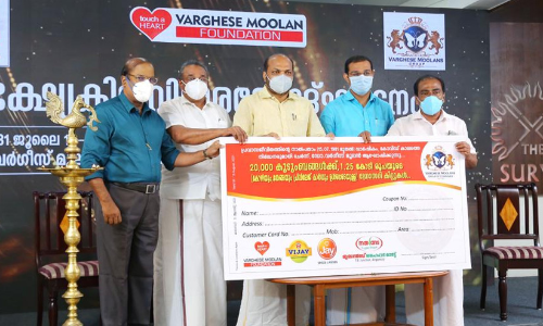 പ്രാവാസജീവിതത്തിന്‍റെ വാർഷികം കിറ്റുകൾ വിതരണം ചെയ്താഘോഷിച്ചു