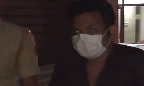 കോവിഡ് പരിശോധനക്കെന്ന പേരിൽ പി.പി.ഇ കിറ്റ് ധരിച്ച് കവർച്ചക്കെത്തിയ രണ്ടു പേർ പിടിയിൽ