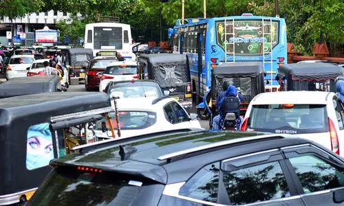 കടകളിൽ തിരക്ക് കുറയ്ക്കാൻ ടോക്കൺ കൊടുക്കണമെന്ന്​ പൊലീസ്