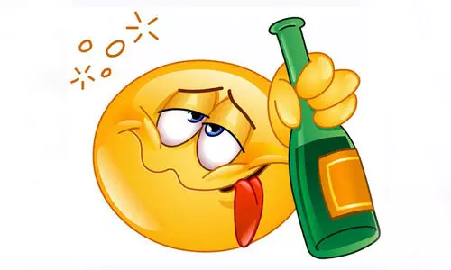 വിജിലൻസെത്തിയപ്പോൾ സ്​റ്റേഷൻ മാസ്റ്റർ ഫുൾ പൂശ്​; പരിശോധിച്ചപ്പോൾ   ചാരായം സ്​റ്റോക്കുണ്ട്​