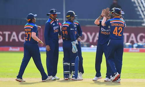 ജയിക്കാൻ 263; ലങ്കക്കെതിരെ അടിച്ചുതുടങ്ങി ഇന്ത്യ