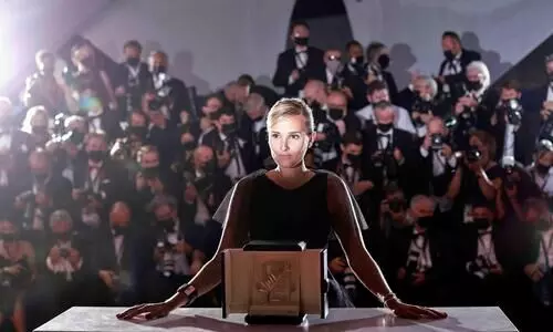 കാനിൽ വെന്നിക്കൊടി പാറിച്ച്​ ജൂലിയ ഡുകർനോ; പാം ഡി ഓര്‍ നേടുന്ന രണ്ടാമത്തെ വനിത