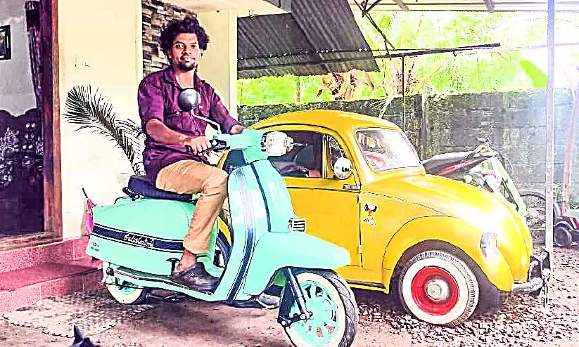 കുഞ്ഞൻ കാറും ഇലക്​ട്രിക്​ സകൂട്ടറും സ്വന്തമായി നിർമിച്ച്​ രാകേഷ് ബാബു