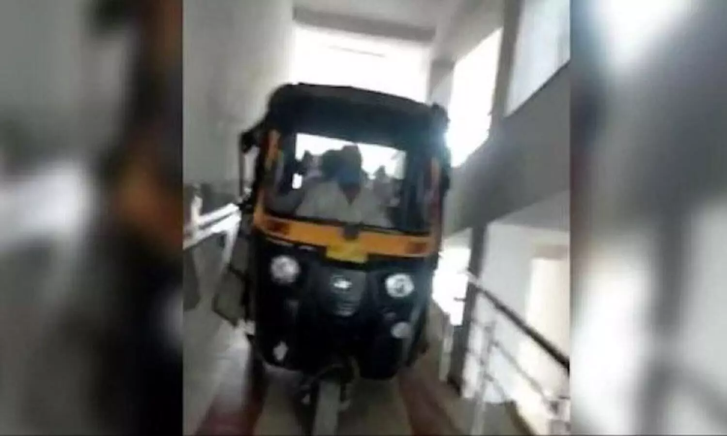 ആശുപത്രിയുടെ അഞ്ചാം നിലയിലേക്ക്​ അയാൾ ഓ​ട്ടോ ഒാടിച്ചുകയറ്റിയത്​ ഇതിനാണ്​