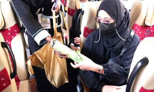 തീ​ർ​ഥാ​ട​ക​ർ​ക്ക്​ മ​ത​കാ​ര്യ വ​കു​പ്പി​െൻറ കു​ട​ക​ളും