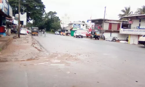 ക​ല്ലൂ​ർ റൂ​ട്ടി​ൽ ബ​സി​ല്ലാ​ത്ത​ത് യാ​ത്ര​ക്കാ​രെ വ​ല​ക്കു​ന്നു
