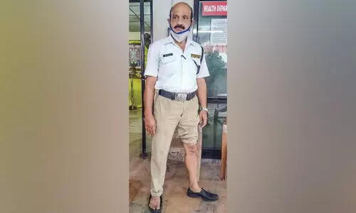 ഗു​രു​വാ​യൂ​ർ ക്ഷേ​ത്ര പ​രി​സ​ര​ത്ത് തെ​രു​വു​നാ​യ്   വി​ള​യാ​ട്ടം