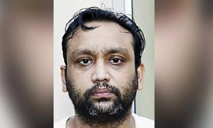 ഷക്കീലിെൻറ കൂടുതൽ തട്ടിപ്പ് പുറത്ത് കോടികൾ തട്ടിയതിെൻറ രേഖകൾ കണ്ടെത്തി ഷക്കീലിെൻറ കൂടുതൽ തട്ടിപ്പ് പുറത്ത് കോടികൾ തട്ടിയതിെൻറ രേഖകൾ കണ്ടെത്തി