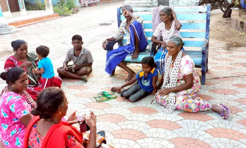 ദുരിതാശ്വാസ ക്യാമ്പുകളില്‍ അന്തിയുറങ്ങുന്നത്​ നൂറുകണക്കിന്​ മത്സ്യത്തൊഴിലാളികൾ