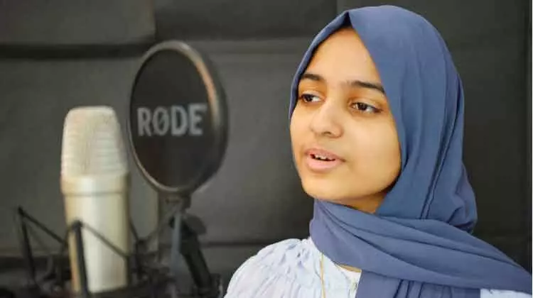 ആയിഷ പാടുമ്പോൾ പെയ്യുന്ന വെളിച്ചങ്ങൾ... ആയിഷ പാടുമ്പോൾ പെയ്യുന്ന വെളിച്ചങ്ങൾ...