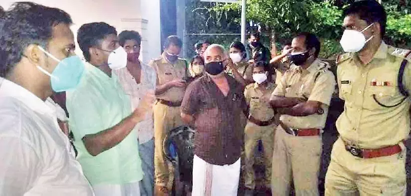 കടുവ ഭീതി: വനപാലകർക്ക്​ മുന്നിൽ പ്രതിഷേധവുമായി നാട്ടുകാർ