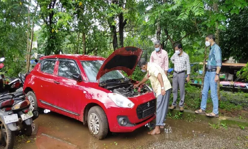 സ്വർണക്കടത്ത്; അർജുൻ ആയങ്കിയുടെ കാർ കസ്റ്റംസ് കസ്റ്റഡിയിലെടുത്തു സ്വർണക്കടത്ത്; അർജുൻ ആയങ്കിയുടെ കാർ കസ്റ്റംസ് കസ്റ്റഡിയിലെടുത്തു