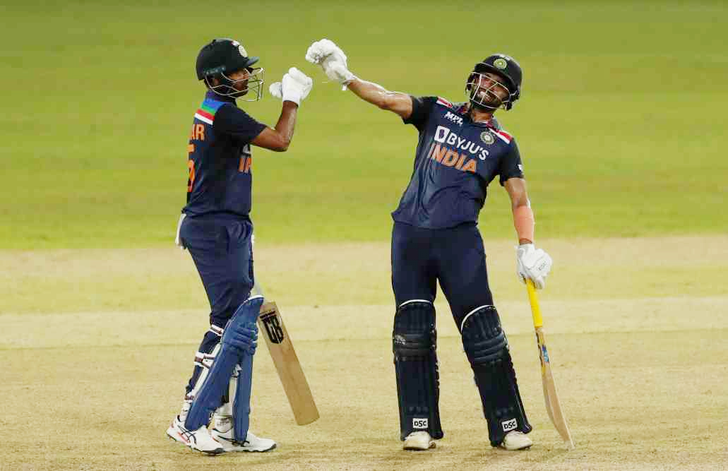 രക്ഷകനായി ചഹാർ; രണ്ടാം ഏകദിനത്തിലും ലങ്കയെ തകർത്ത് ഇന്ത്യക്ക് പരമ്പര രക്ഷകനായി ചഹാർ; രണ്ടാം ഏകദിനത്തിലും ലങ്കയെ തകർത്ത് ഇന്ത്യക്ക് പരമ്പര