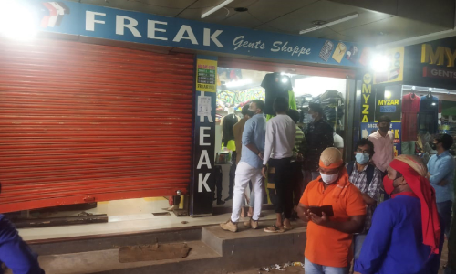 കാഞ്ഞങ്ങാട് കടകളില്‍ കവർച്ച; തുണിത്തരങ്ങളും പണവും മോഷണം പോയി