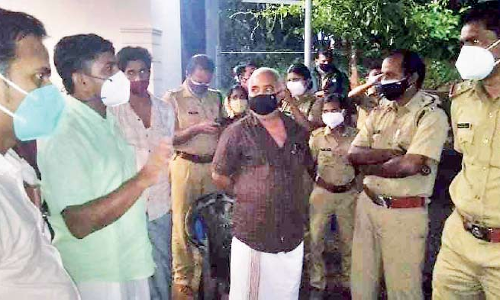 കടുവ ഭീതി: വനപാലകർക്ക്​ മുന്നിൽ പ്രതിഷേധവുമായി നാട്ടുകാർ