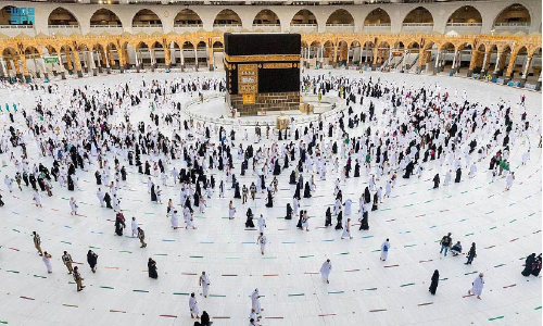 ഹാ​ജി​മാ​ർ വീ​ണ്ടും മി​ന​യി​ൽ; ജം​റ​ക​ളി​ൽ ക​ല്ലെ​റി​യ​ൽ​ ആ​രം​ഭി​ച്ചു