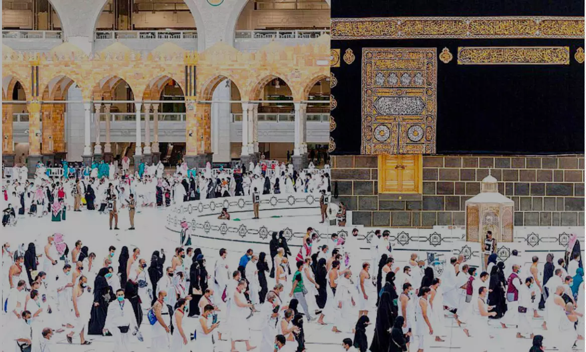 ജീവിതത്തിലെ പൈശാചികതയെ പ്രതീകാത്മകമായി കല്ലെറിഞ്ഞ് ഹാജിമാർ ജീവിതത്തിലെ പൈശാചികതയെ പ്രതീകാത്മകമായി കല്ലെറിഞ്ഞ് ഹാജിമാർ