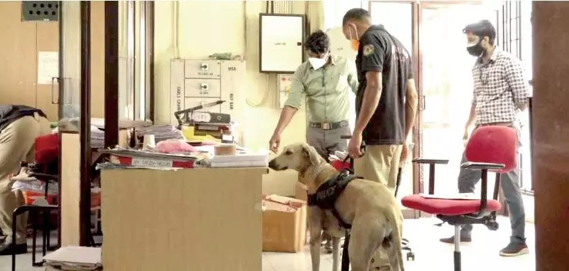 പൊന്നാനിയെ ഭീതിയിലാക്കി വ്യാജ ബോംബ് ഭീഷണി; ബംഗാൾ സ്വദേശി അറസ്റ്റിൽ പൊന്നാനിയെ ഭീതിയിലാക്കി വ്യാജ ബോംബ് ഭീഷണി; ബംഗാൾ സ്വദേശി അറസ്റ്റിൽ