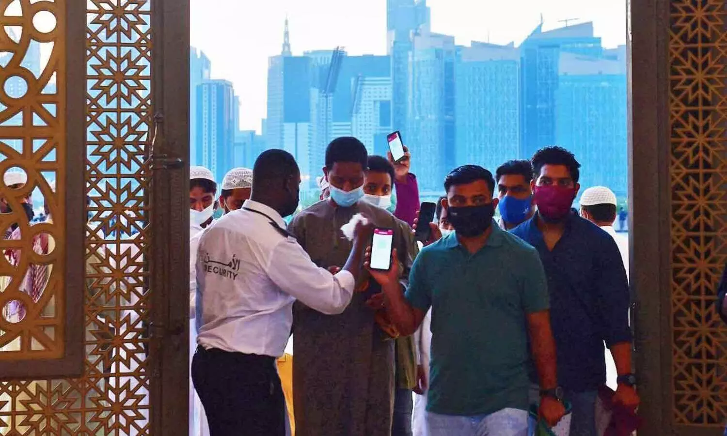 വജ്​ബ ഈദ് ഗാഹിൽ അമീർ പങ്കെടുത്തു