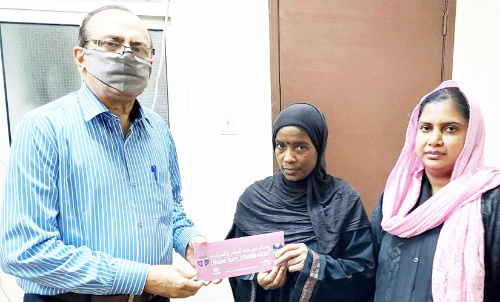 സ്​​പോ​ൺ​സ​ർ വ​ഴി​യി​ലു​പേ​ക്ഷി​ച്ച വീ​ട്ടു​വേ​ല​ക്കാ​രി​ക്ക്​ സാ​മൂ​ഹി​ക പ്ര​വ​ർ​ത്ത​ക​ർ തു​ണ​യാ​യി