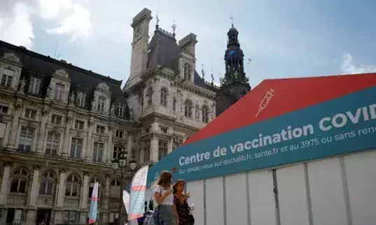 കോവിഡ് നാലാം തരംഗത്തിൽ വിറച്ച് ഫ്രാൻസ്; വിവാദ വാക്സിൻ പാസ്പോർട്ട് സംവിധാനം പ്രാബല്യത്തിൽ കോവിഡ് നാലാം തരംഗത്തിൽ വിറച്ച് ഫ്രാൻസ്; വിവാദ വാക്സിൻ പാസ്പോർട്ട് സംവിധാനം പ്രാബല്യത്തിൽ