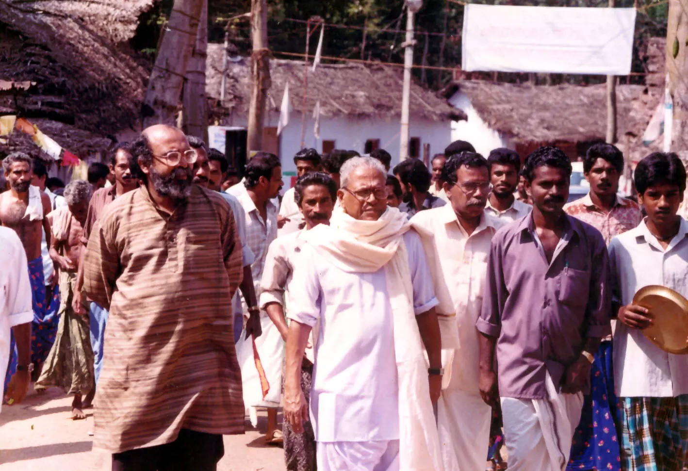 വി.എസിന്‍റെ ഇടപെടലുകൾ ഒാർമിപ്പിച്ച്​ തോമസ്​ ഐസക്​; ഇപ്പോൾ വി.എസിനെ ഒാർക്കുന്നത്​ വെറുതെയല്ലെന്ന്​ സാമൂഹിക മാധ്യമങ്ങൾ