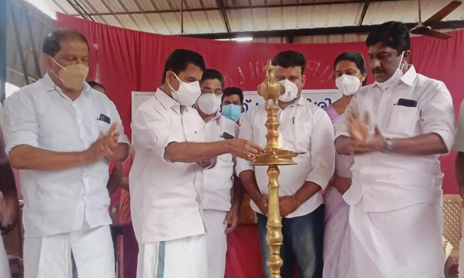 സാംസ്​കാരിക വേദി ഉത്​ഘാടനവും മൊബൈൽ ഫോൺ വിതരണവും