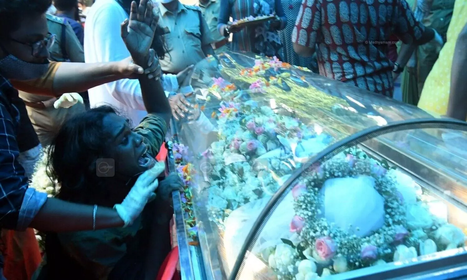 അനന്യയെ കണ്ട് കരച്ചിലടക്കാനാവാതെ...