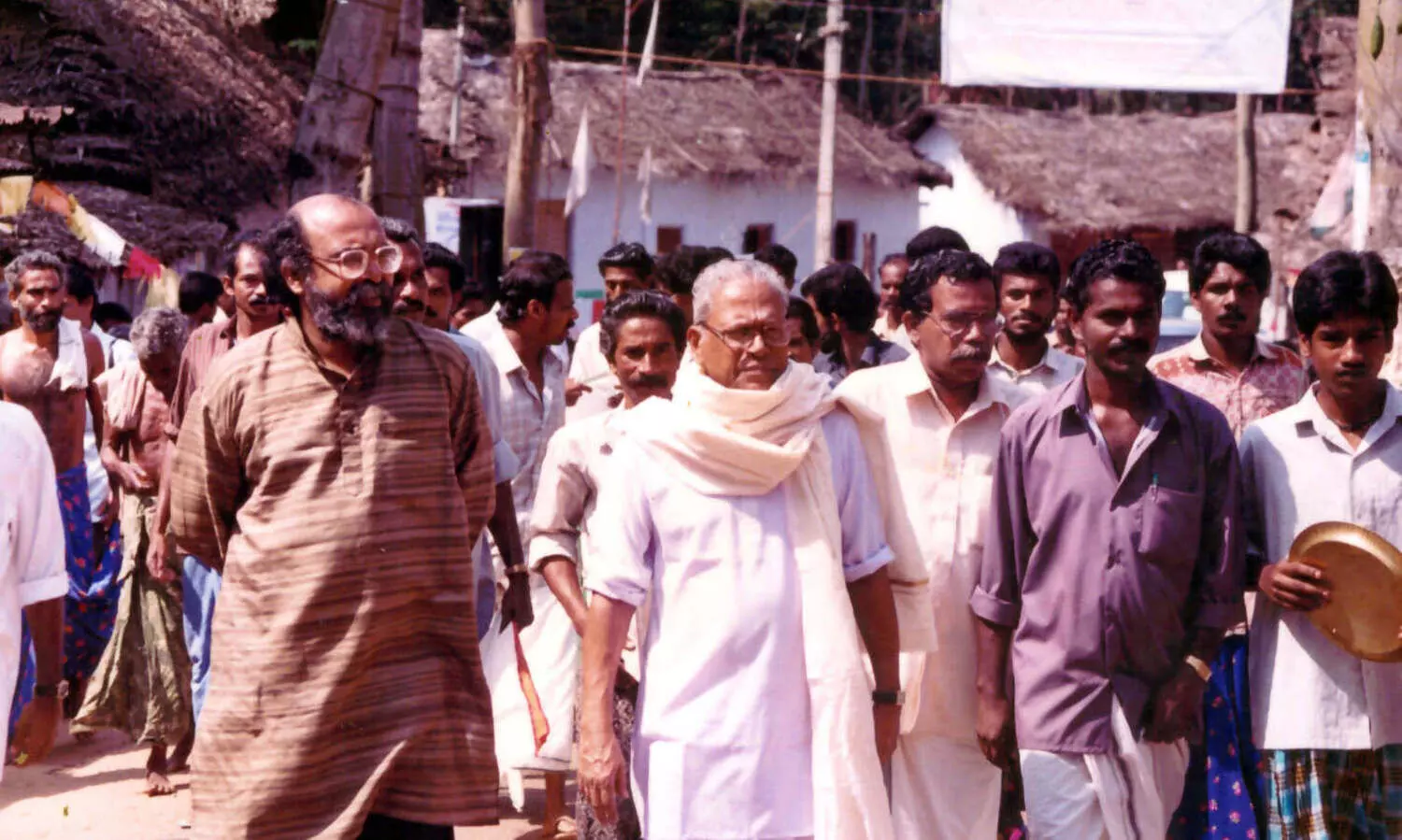 വി.എസിന്‍റെ ഇടപെടലുകൾ ഒാർമിപ്പിച്ച്​ തോമസ്​ ഐസക്​; ഇപ്പോൾ വി.എസിനെ ഒാർക്കുന്നത്​ വെറുതെയല്ലെന്ന്​ സാമൂഹിക മാധ്യമങ്ങൾ