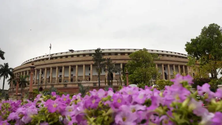 പ്രതിപക്ഷ പ്രതിഷേധം: ലോക്​സഭയും രാജ്യസഭയും നിർത്തിവെച്ചു