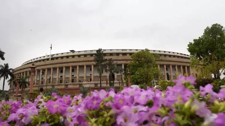 പ്രതിപക്ഷ പ്രതിഷേധം: ലോക്​സഭയും രാജ്യസഭയും നിർത്തിവെച്ചു