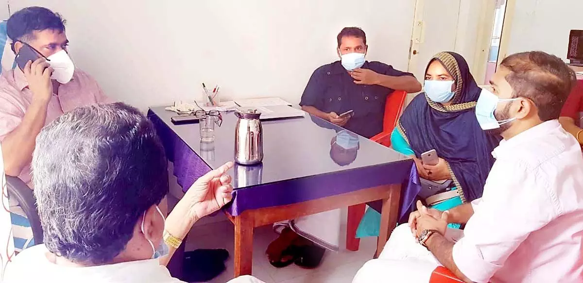 വിദ്യാർഥികൾക്ക് വാക്സിൻ ലഭിച്ചില്ല; പഞ്ചായത്ത് അംഗങ്ങൾ മെഡിക്കൽ ഓഫിസറെ തടഞ്ഞു