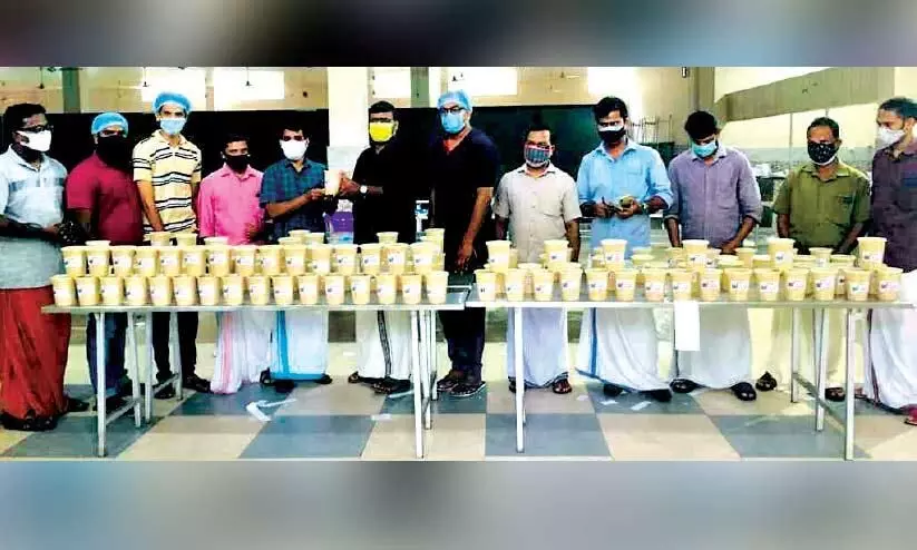 മൊ​ബൈ​ൽ ​േഫാണി​നാ​യി എ​സ്.​എ​ഫ്.​ഐ​ പാ​യ​സ ച​ല​ഞ്ച്​, സ്​നേഹമ​ധു​ര​മായി നാ​ട്ടു​കാ​ർ  ന​ൽ​കി​യ​ത്​ 4,40,000 രൂ​പ