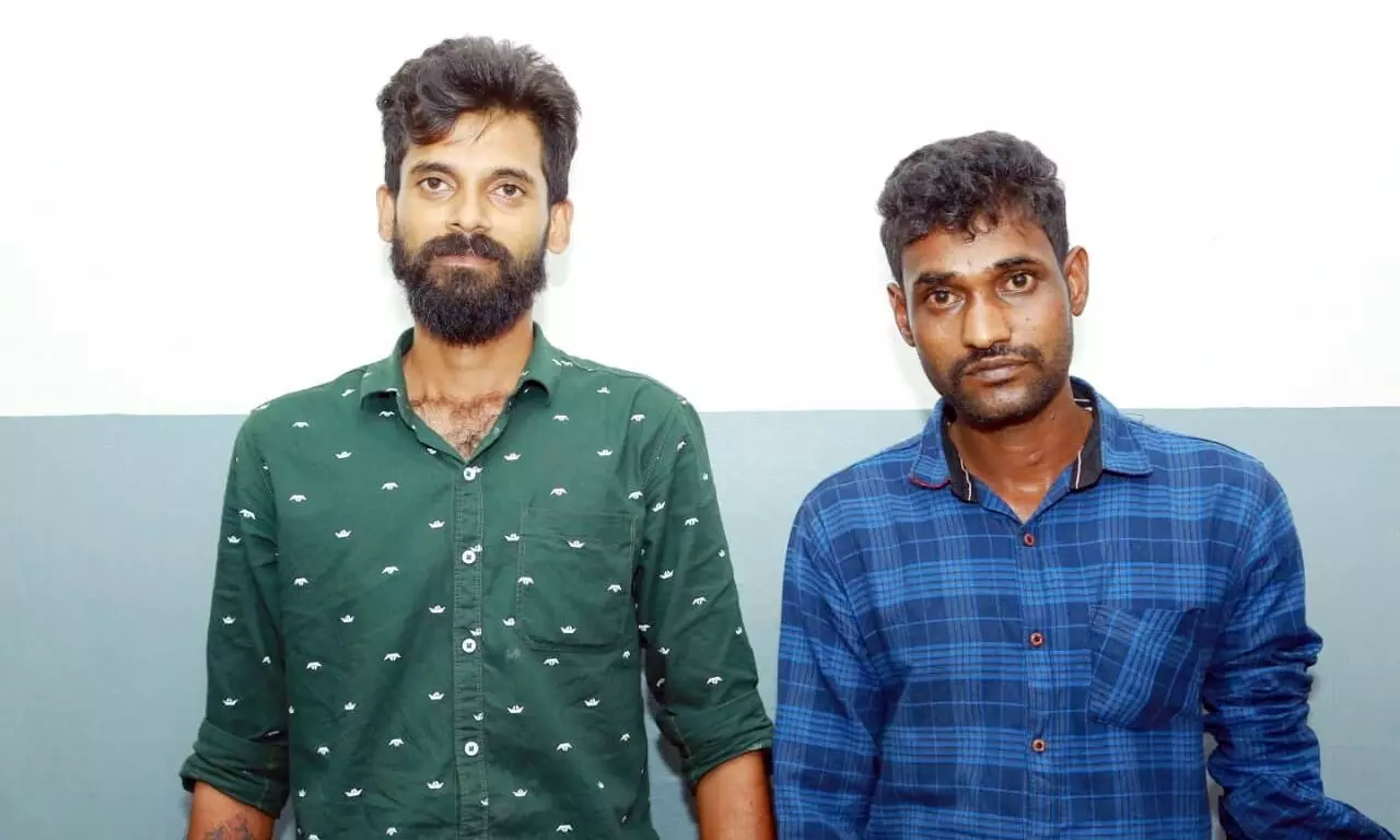 പട്ടാപ്പകൽ വീട്ടിൽ കവർച്ച: പ്രതികള് അറസ്റ്റിൽ പട്ടാപ്പകൽ വീട്ടിൽ കവർച്ച: പ്രതികള് അറസ്റ്റിൽ