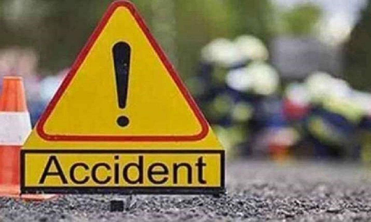 ഹുൻസൂറിനടുത്ത് കാറപകടത്തിൽ ഡോക്ടർ മരിച്ചു ഹുൻസൂറിനടുത്ത് കാറപകടത്തിൽ ഡോക്ടർ മരിച്ചു