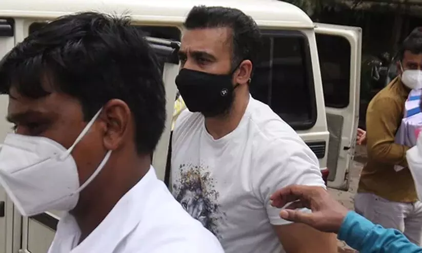 അശ്ലീല ചിത്ര നിർമാണം: രാജ് കുന്ദ്രയുടെ കസ്റ്റഡി നീട്ടി അശ്ലീല ചിത്ര നിർമാണം: രാജ് കുന്ദ്രയുടെ കസ്റ്റഡി നീട്ടി