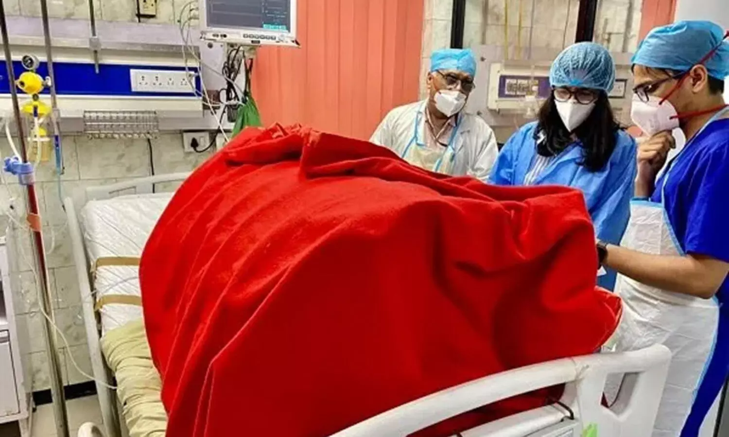 യുവതിയുടെ മുഖത്തേക്ക്​ ആസിഡും തിളച്ച എണ്ണയും ഒഴിച്ച്​ ഭർത്താവ്​; ശക്തമായ നടപടിയാവശ്യപ്പെട്ട്​ ദില്ലി വനിതാ കമീഷൻ