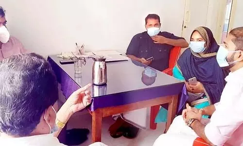 വിദ്യാർഥികൾക്ക് വാക്സിൻ ലഭിച്ചില്ല; പഞ്ചായത്ത് അംഗങ്ങൾ മെഡിക്കൽ ഓഫിസറെ തടഞ്ഞു