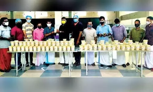 മൊ​ബൈ​ൽ ​േഫാണി​നാ​യി എ​സ്.​എ​ഫ്.​ഐ​ പാ​യ​സ ച​ല​ഞ്ച്​, സ്​നേഹമ​ധു​ര​മായി നാ​ട്ടു​കാ​ർ  ന​ൽ​കി​യ​ത്​ 4,40,000 രൂ​പ