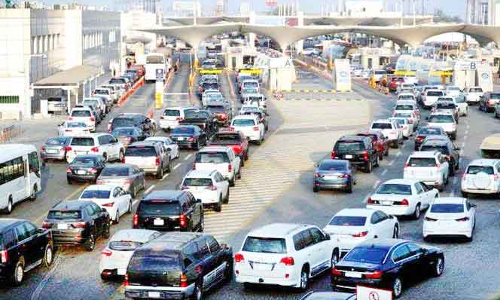 കി​ങ്​ ഫ​ഹ​ദ്​ കോ​സ്​​വേ​യി​ൽ ട്ര​ക്ക്​ നീ​ക്കം എ​ളു​പ്പ​ത്തി​ലാ​ക്കി