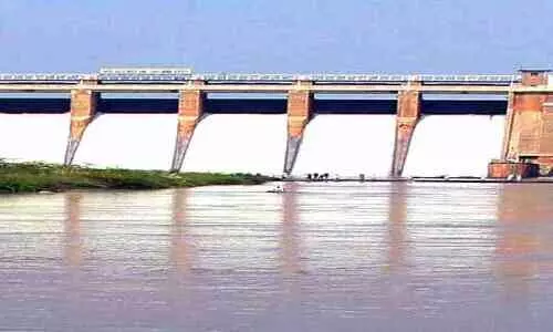 മുല്ലപ്പെരിയാർ വെള്ളത്തിൽ വൈഗ നിറയുന്നു; അപായ മുന്നറിയിപ്പ് നൽകി അധികൃതർ