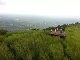 നിയന്ത്രണം ലംഘിച്ച്കൊടികുത്തിമലയിലെത്തിയ നൂറ്റിമുപ്പതോളം പേർക്കെതിരെ കേസ് നിയന്ത്രണം ലംഘിച്ച്കൊടികുത്തിമലയിലെത്തിയ നൂറ്റിമുപ്പതോളം പേർക്കെതിരെ കേസ്