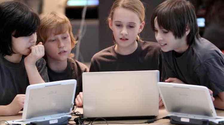 കുട്ടികളുടെ കമ്പ്യൂട്ടർ ഉപയോഗം കുറക്കണം കുട്ടികളുടെ കമ്പ്യൂട്ടർ ഉപയോഗം കുറക്കണം