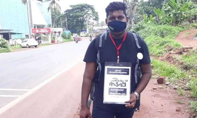 ഇന്ധനക്കൊള്ളക്കെതിരെ പ്രതിഷേധ നടപ്പുമായി അഭിൻ ഇന്ധനക്കൊള്ളക്കെതിരെ പ്രതിഷേധ നടപ്പുമായി അഭിൻ