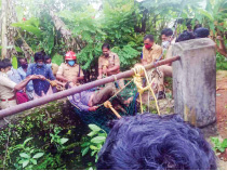 കിണറ്റിൽ വീണ പശുവും രക്ഷിക്കാനിറങ്ങിയ ആളും കുടുങ്ങി; അഗ്നിരക്ഷ സേന രക്ഷപ്പെടുത്തി കിണറ്റിൽ വീണ പശുവും രക്ഷിക്കാനിറങ്ങിയ ആളും കുടുങ്ങി; അഗ്നിരക്ഷ സേന രക്ഷപ്പെടുത്തി